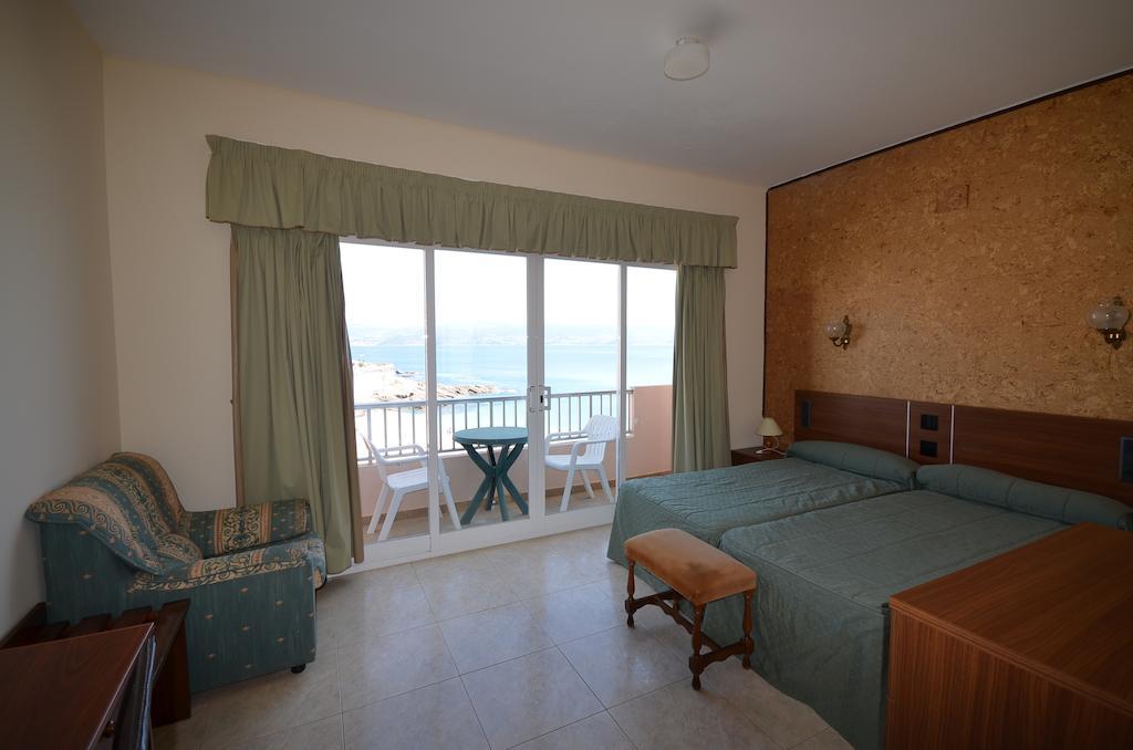 Altariño Hotel *